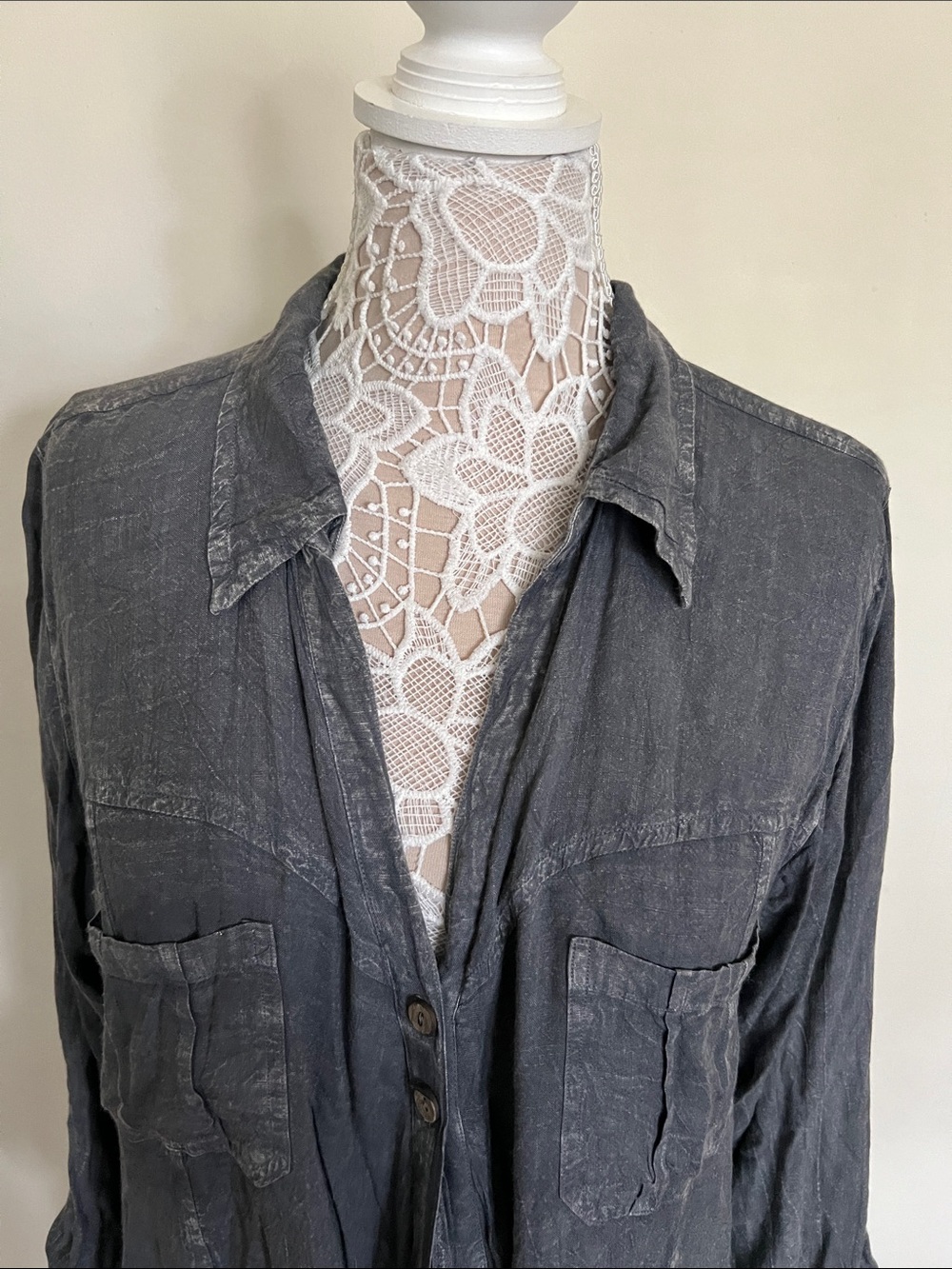 raya sun Gray Linen-Cotton Top with Crochet Detail - Picture 3 of 10